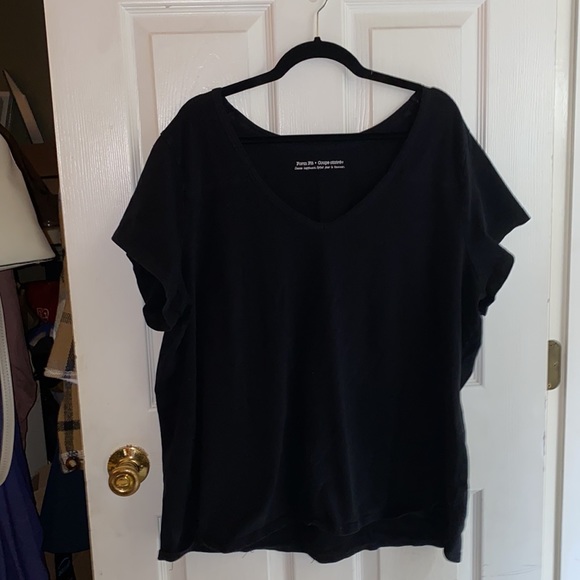 Black Fit Tee - Picture 2 of 5